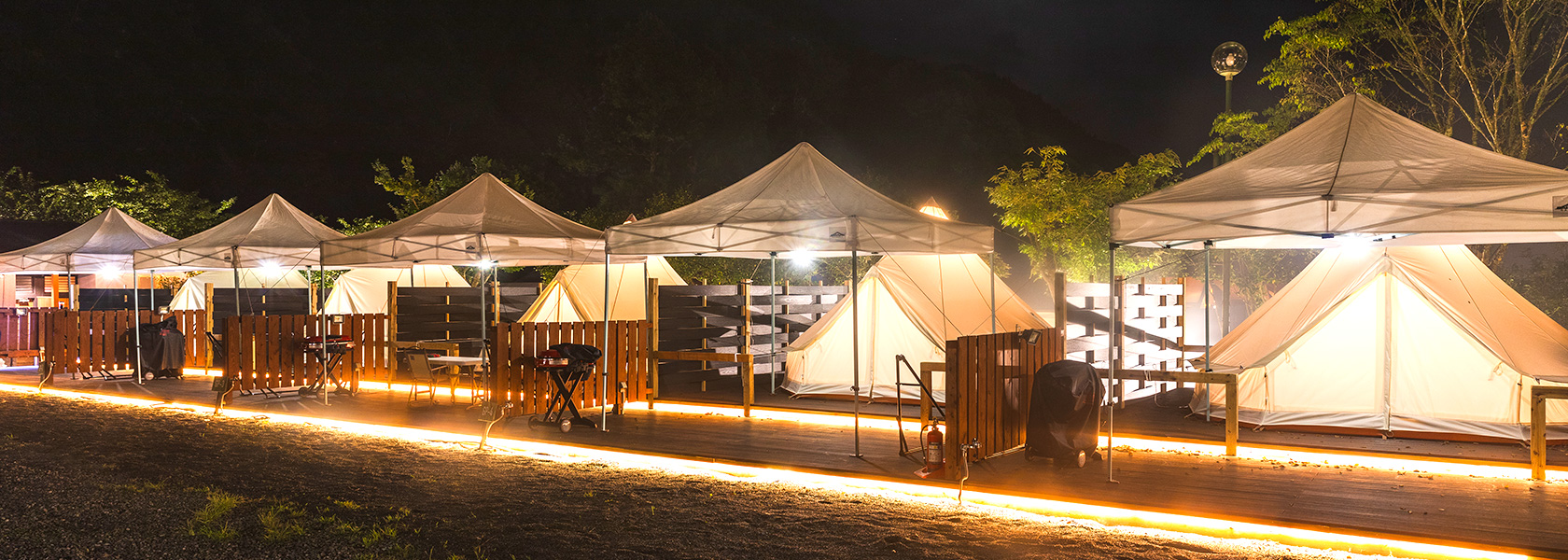 テント型グランピング